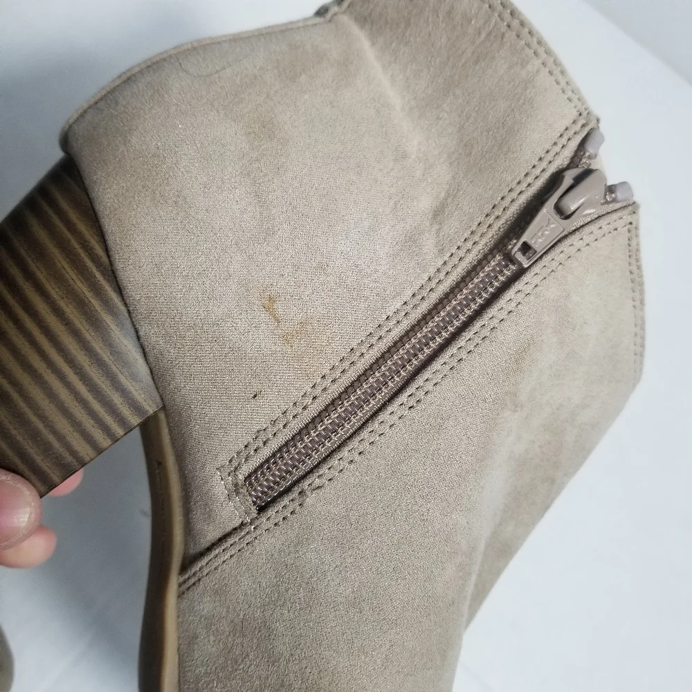 OLD NAVY WOMEN'S TAN ANKLE BOOTS SIZE 9